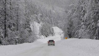 На 8 участках республиканских дорог в 5 областях РК введено ограничение движения транспорт