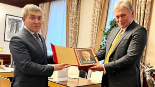 Назарбаев подарил Путину свою новую книгу