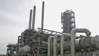 Неопределенность в спросе и предложении снижают котировки нефти