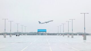 Самолет замерз в 30-градусный мороз в Астане