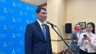 Сколько средств, выделенных на борьбу с коррупцией, направлено на строительство школ?