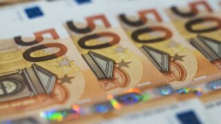 Сколько стоят доллар, евро и рубль в обменниках Казахстана 11 декабря