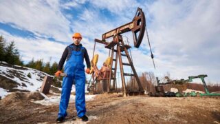 Стоимость нефти выросла почти на один процент