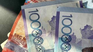 Тенге рос, но сегодня немного сдает позиции