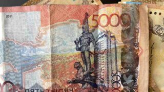 Тенге снова дорожает