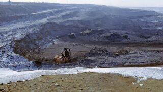 Иностранные компании, обогащаясь за счет недр, полностью игнорируют отечественные товары и бизнес