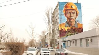 В Аксу появился мурал, изображающий энергетический образ, созданный ИИ