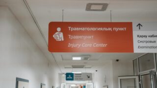 В Астане усилена работа пунктов травматологии из-за гололеда