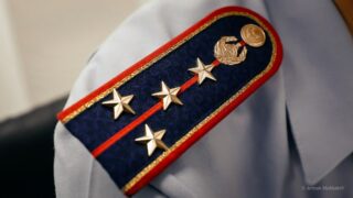 В Астане задержали дебошира, который порвал форму полицейского и обматерил его