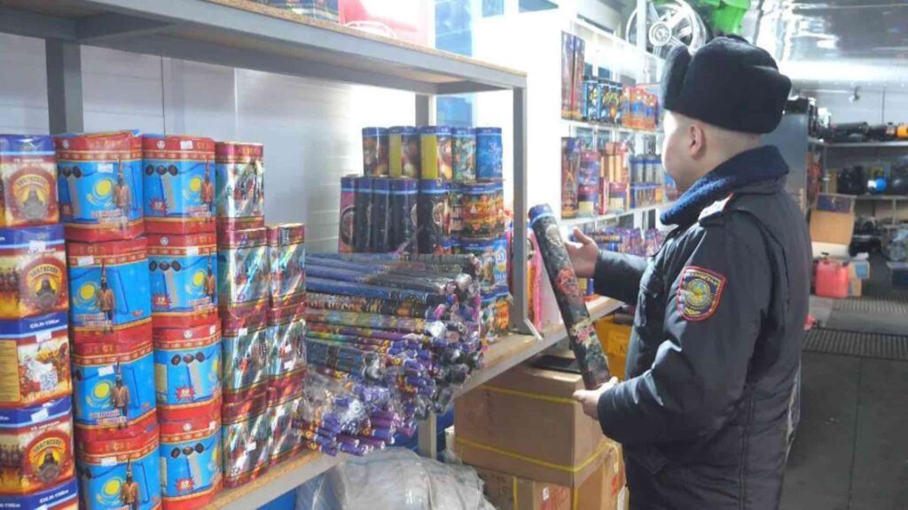В Казахстане началась «охота» на нелегальных продавцов пиротехники