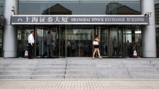 В Китае фондовые индексы завершили 2023 год снижением