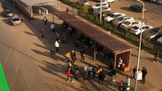 В Наурызбайском районе устанавливают остановочные комплексы длиной 18 метров