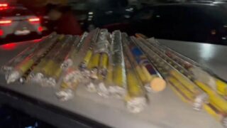 В Шымкенте двое парней запускали фейерверк прямо из движущегося авто