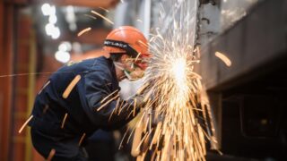 Закон о спецвыплатах до пенсии для работников во вредных условиях направлен на подпись Токаеву