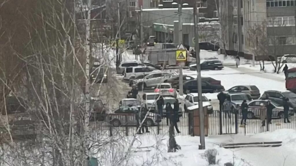 Замдиректора брянской гимназии, где был случай стрельбы, суд решил поместить под домашний арест