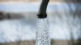 Жители Актау остались без отопления и воды после аварии на теплосетях