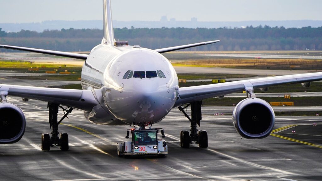 Airbus и Boeing прогнозируют лидерство в поставках самолетов на сумму ,2 трлн к 2042 году_bizmedia.kz