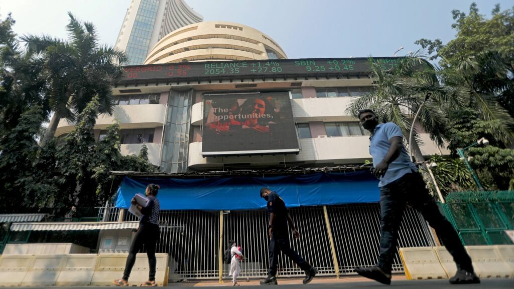 Фото: REUTERS/Francis Mascarenhas/File photo