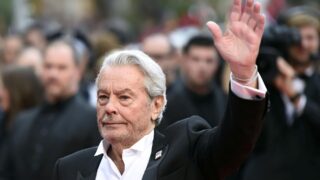 Актеру Алену Делону суд ограничил дееспособность