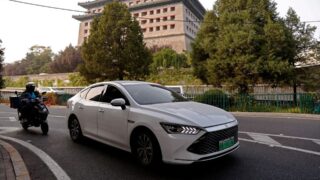 BYD выделит дилерам 2 миллиарда юаней за достижение целей продаж, сообщают источники
