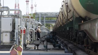 Цены на нефть Brent снизились до 76,8 доллара за баррель