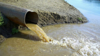 Экс-сотрудник Минэкологии Казахстана рассказал о своем отказе давать разрешение на сброс отходов в озеро Караколь