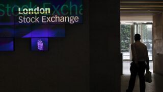 Фондовые индексы Великобритании под давлением из-за слабой отчетности