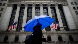 Фьючерсы снижаются, продажи электромобилей Tesla в Китае растут — что движет рынками