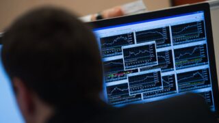 GSK продает акций на сумму 1,27 миллиарда долларов и снижает свою долю в Haleon