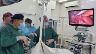 Хирурги Алматы прооперировали мужчину с огромной псевдокистой поджелудочной железы