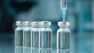 Из-за «просрочки» вакцин от коронавируса в Европе возможны потери в размере 2,2 млрд долларов