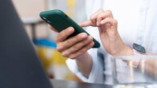 Минфин объяснил лимит в 1 млн тенге на мобильные переводы