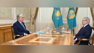 Касым-Жомарт Токаев встретился с государственным деятелем Икрамом Адырбековым