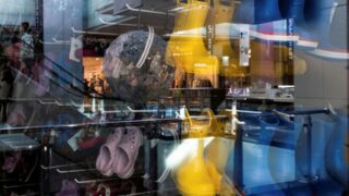 Акции Crocs растут, так как ожидается, что выручка в 2023 году превысит ожидания