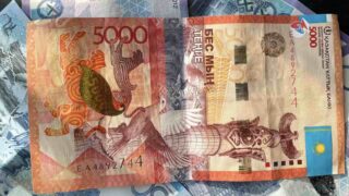 Утренние торги 30 января 2024 года показали курс доллара на KASE ниже 449 тенге