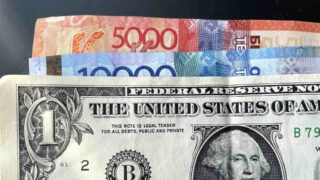 Доллар торговался на KASE по курсу выше 452 тенге в 11:00 17 января 2024 года