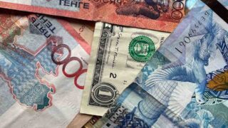 На сколько тенге укрепился к доллару, рублю и юаню в прошлом году
