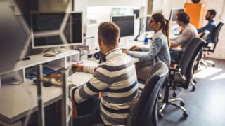 Обеспечивать приоритетно работой казахстанцев посоветовал Каналимов