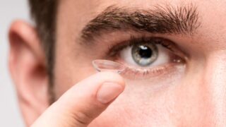 Определенный вид линз повышает риск инфекций в 8 раз