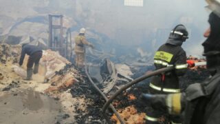 Пожар произошел на рисовом заводе в Кызылординской области