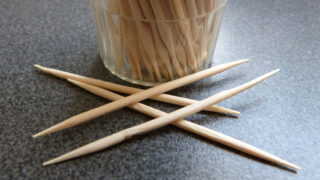 Правительство Южной Кореи предупреждает о опасности зубочисток