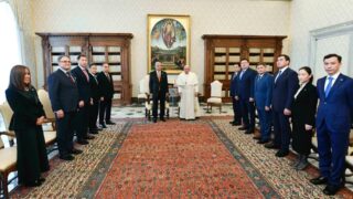 Президент Казахстана встретился с Папой Римским Франциском в Ватикане