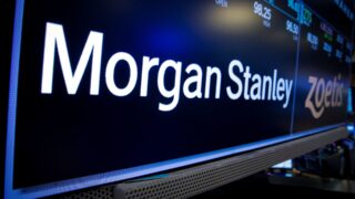 Прибыль Morgan Stanley снизилась из-за расходов, но выручка превысила прогнозы