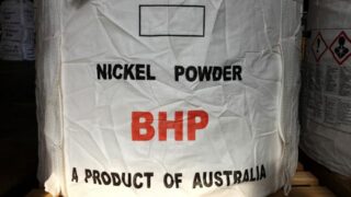 Производители никеля Австралии страдают от избытка предложения