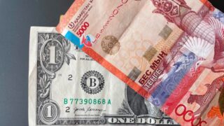 Сколько стоят доллар, евро и рубль в обменниках Казахстана 20 января