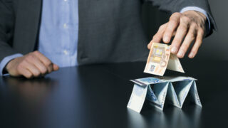 Сотрудник акимата Жамбылской области проиграл полмиллиарда тенге на ставках