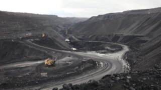 Спасатели на руднике «Майкаинзолото» раздробили большой камень