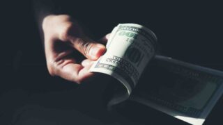 Сколько будет стоить доллар на выходных? Официальный курс к тенге на 21-23 июня