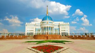 Times: В СМИ появляются похвальные статьи о Казахстане, написанные неизвестными, использующими ИИ