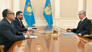 Токаев встретился с основателями Kaspi для обсуждения улучшения инвестиционного климата в Казахстане